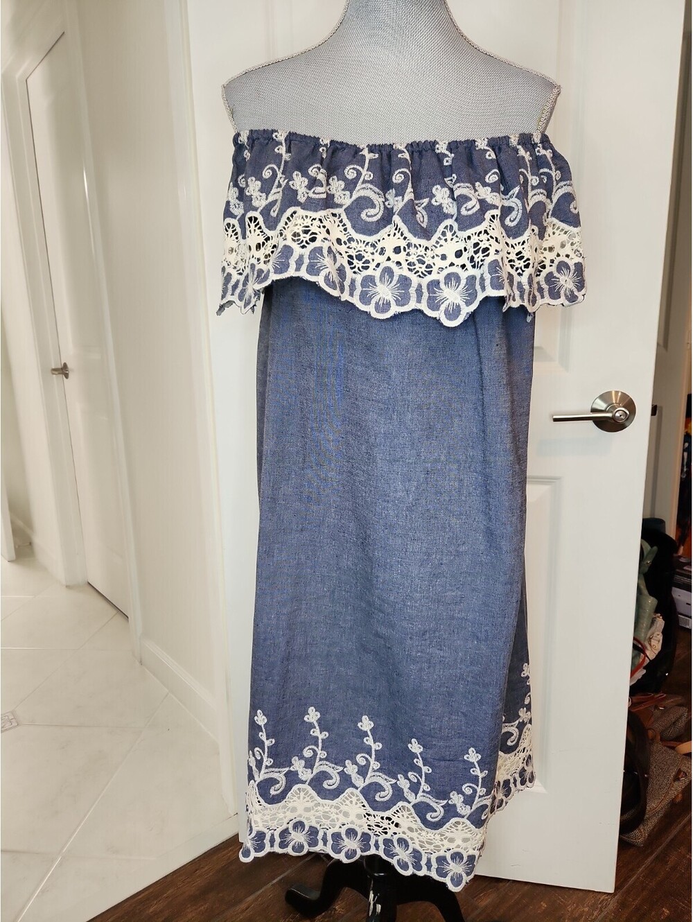 KAKTUS Dress Woman's XL Chambray Blue Wht Denim Eyelet Lace Ruffled Off Shoulder